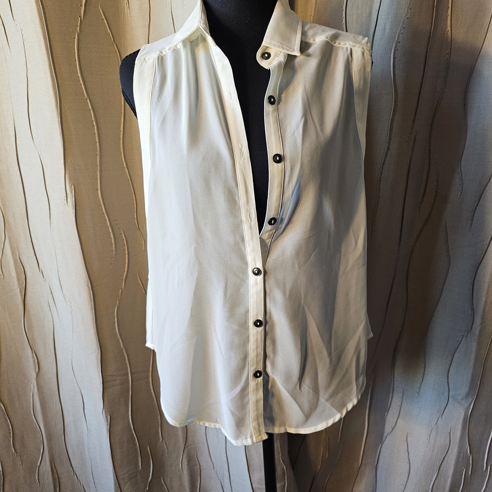 Chic White Button Down Sleeveless Shirt